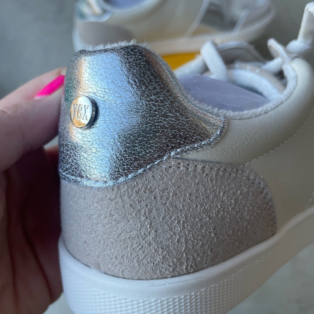 Yellow Box Draton Slip-On Women’s Sneaker with Silver Detail Size 7.5 New in Box - Picture 8 of 10